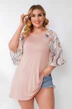 Load image into Gallery viewer, Plus Contrast Floral Raglan Sleeve Top
