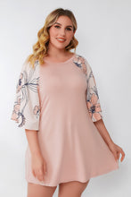 Load image into Gallery viewer, Plus Contrast Floral Raglan Sleeve Top
