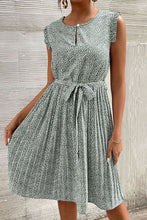 Load image into Gallery viewer, Printed Tie-Waist Flutter Sleeve Pleated Dress
