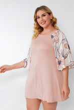 Load image into Gallery viewer, Plus Contrast Floral Raglan Sleeve Top
