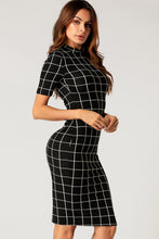 Load image into Gallery viewer, Grid Print Short Sleeve Bodycon Dress

