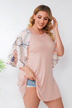 Load image into Gallery viewer, Plus Contrast Floral Raglan Sleeve Top
